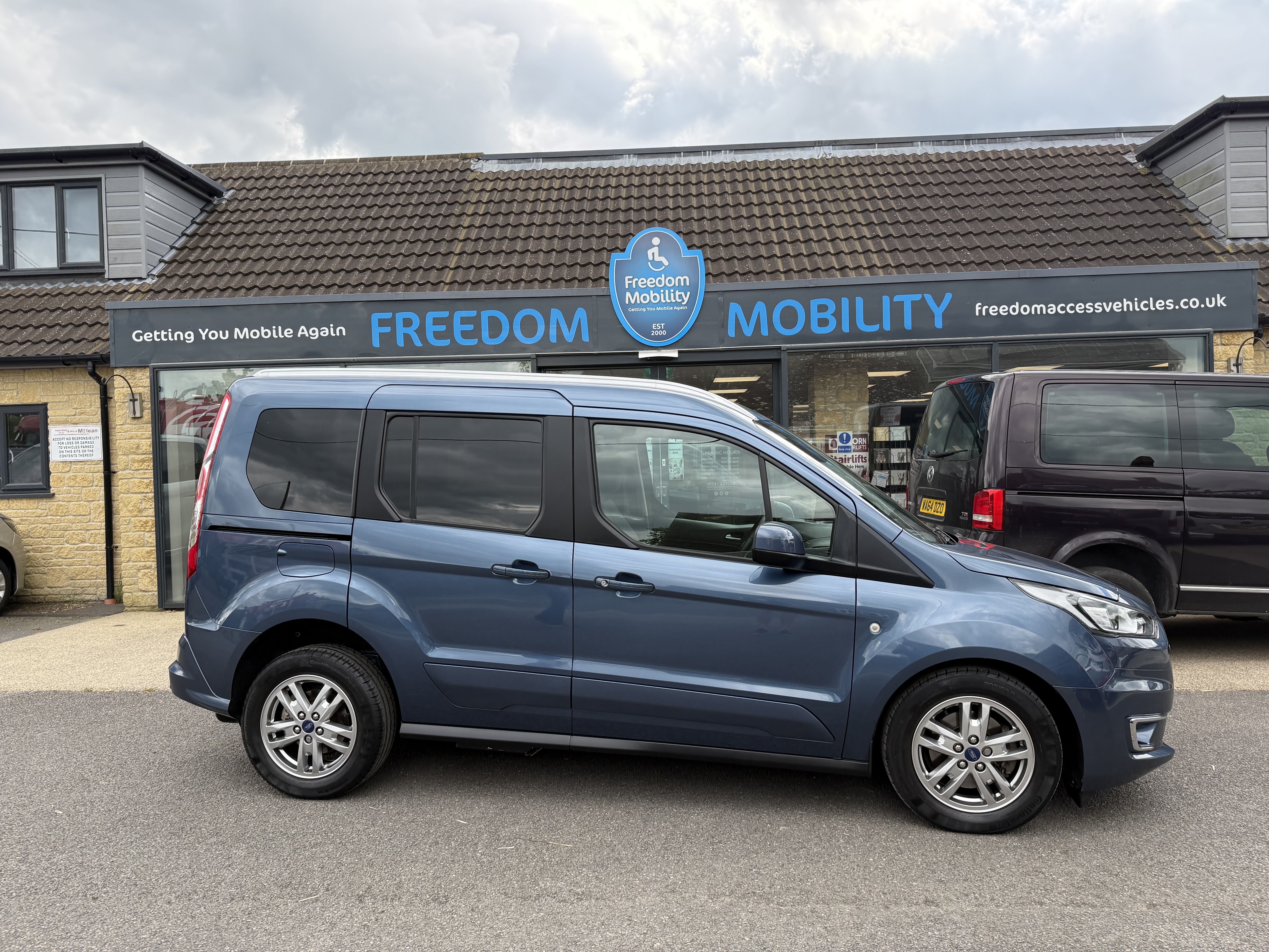 2021 Ford Tourneo Connect (1.5L Diesel Automatic) – Wheelchair Accessible Vehicle / WAV (HJ21 LTV)