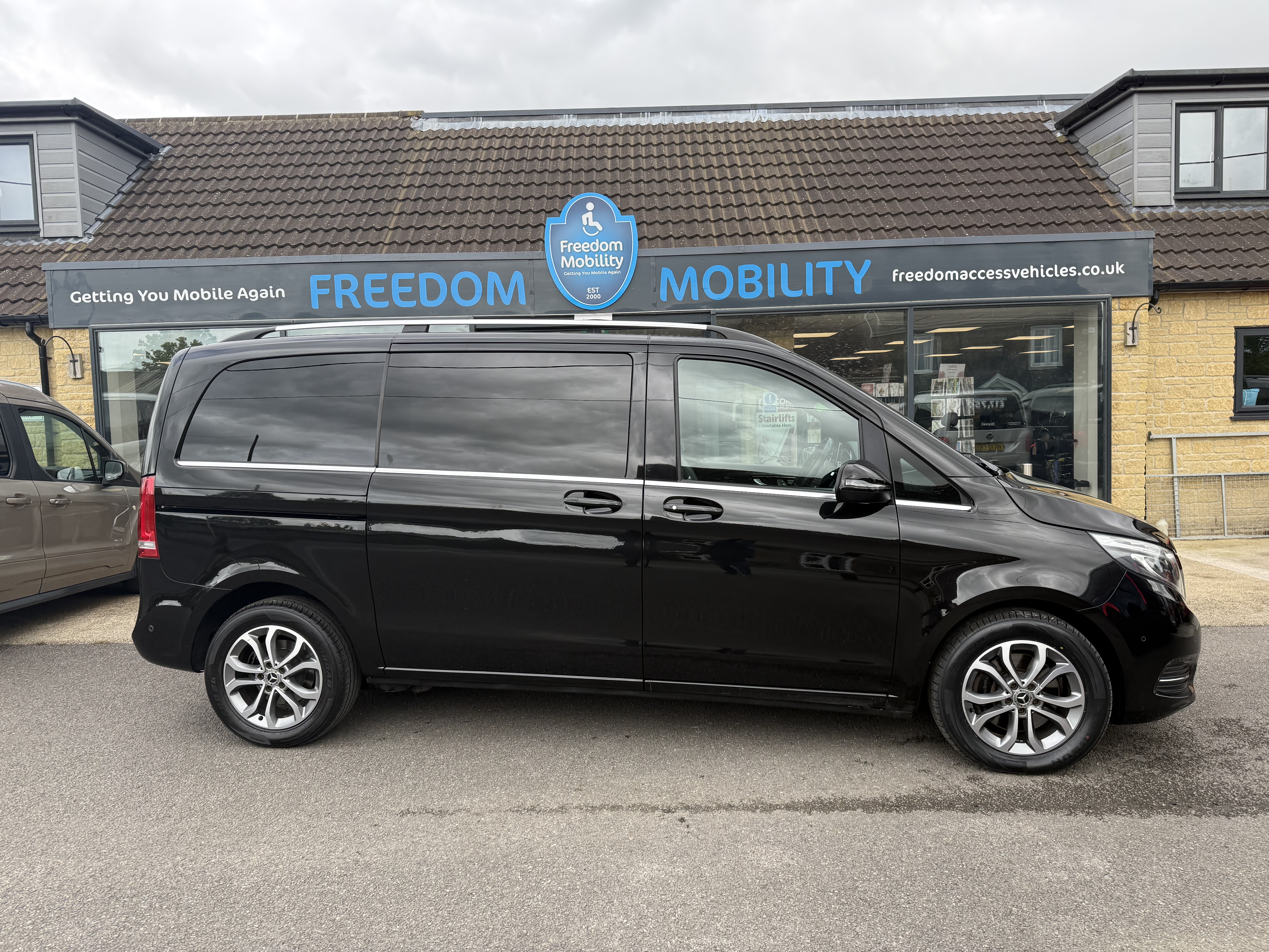 2017 Mercedes V250d (2.1L Diesel Automatic) – Wheelchair Accessible Vehicle / WAV (HX17 WLN)